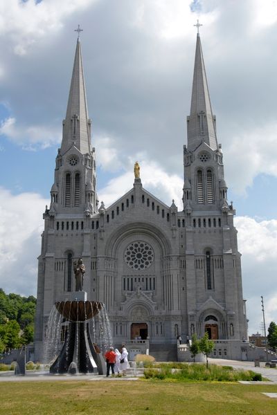 ste anne de beaupré basilica on a countryside tour