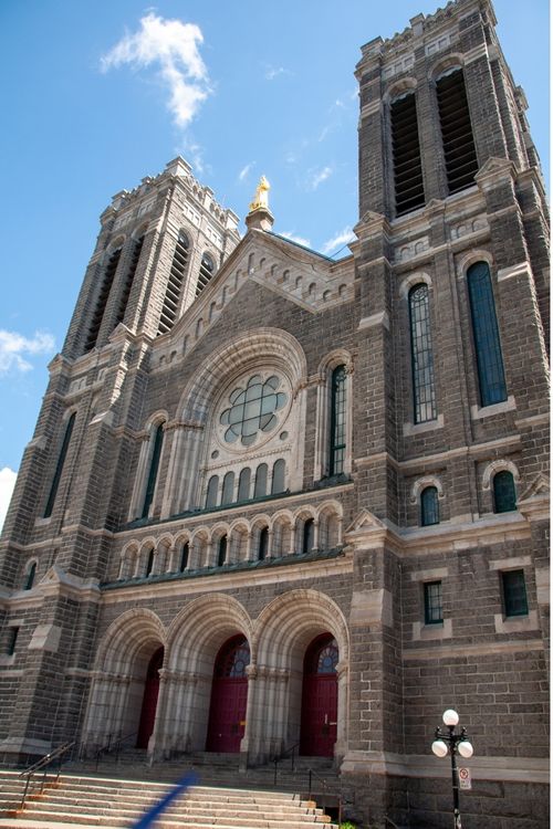 AURA at Saint-Roch Church: Québec City’s New Immersive Light Show You Must Experience eglise st roch in summer time